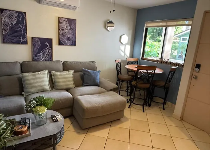 Tropical 2nd Floor With Rooftop *