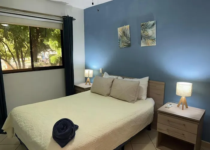 Hébergement de vacances Tropical 2nd Floor With Rooftop *