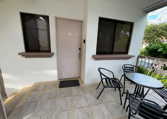 Tropical 2nd Floor With Rooftop
