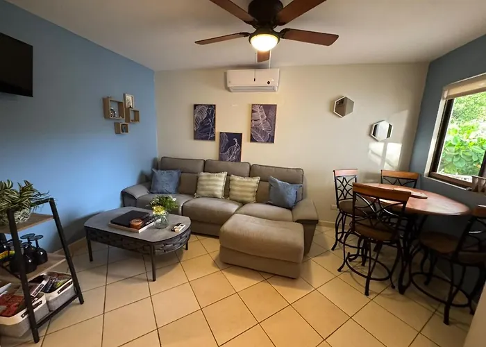 Tropical 2nd Floor With Rooftop Hébergement de vacances