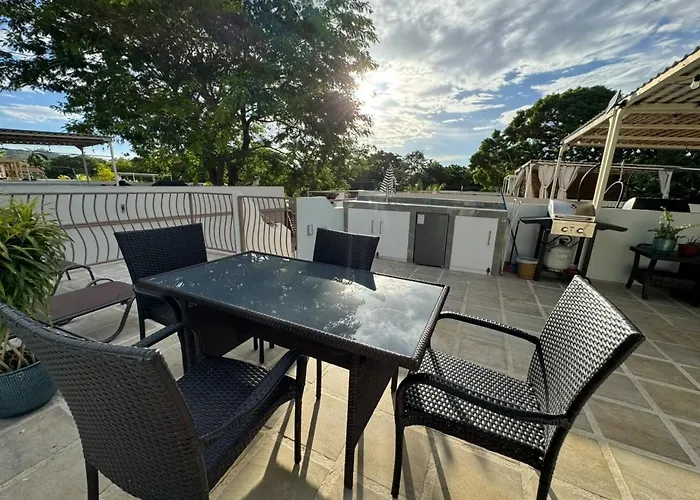 Tropical 2nd Floor With Rooftop Hébergement de vacances *