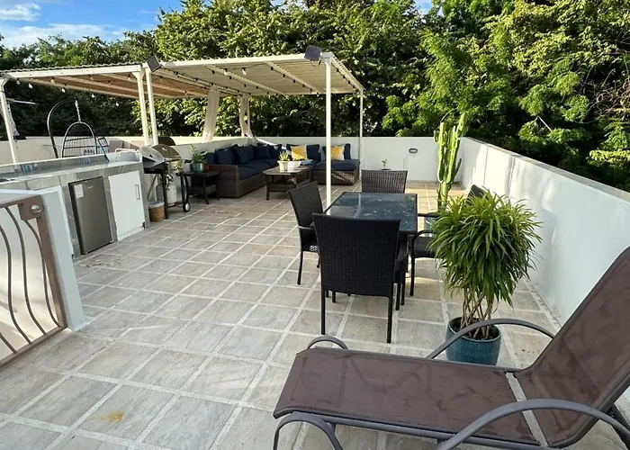 Tropical 2nd Floor With Rooftop