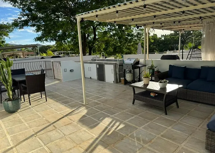 Tropical 2nd Floor With Rooftop