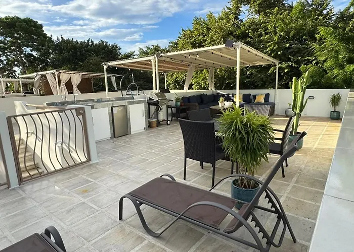 Hébergement de vacances Tropical 2nd Floor With Rooftop *