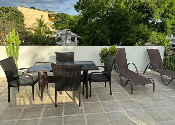 Tropical 2nd Floor With Rooftop Hébergement de vacances Coco